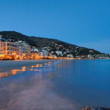 Hotel Lido Alassio Kültér fotó